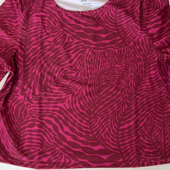 Mott50 Coco Crew Neck Rashguard in Magenta Ocean Print L and XL - Picture 3 of 11